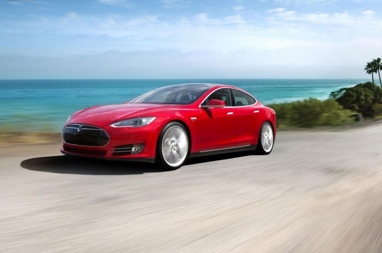 ETN: Teslan autopilotista ei löytynyt syytä kuolonkolariin