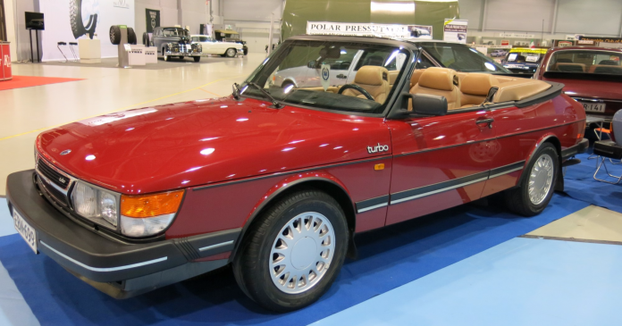 Saab 900 Turbo 16 Cabriolet.