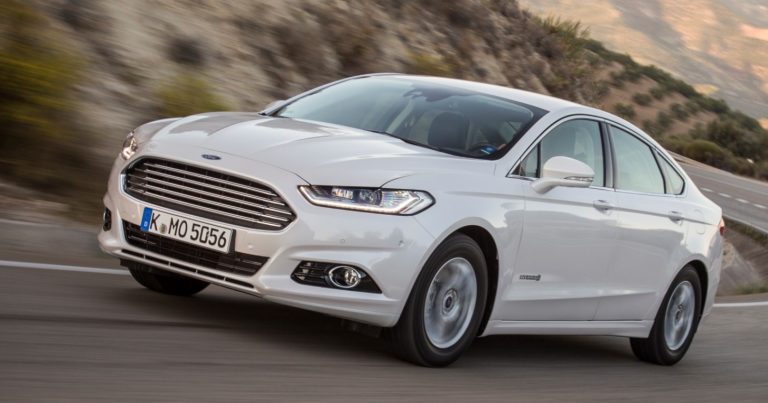 Ford Mondeon hybridimalli maksaa runsaat 35 000 €