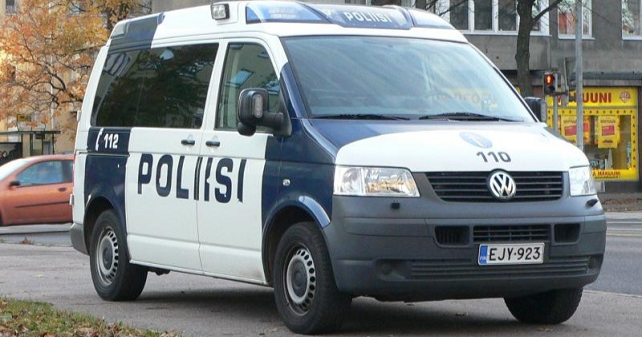 Hurja tilanne Helsingissä: Pyöräilijä uhkasi koiranulkoiluttajia kirveellä!