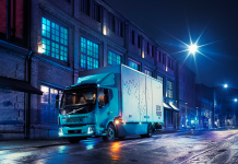 Volvo Trucks julkistaa ensimmäisen täysin sähkökäyttöisen kuorma-auton