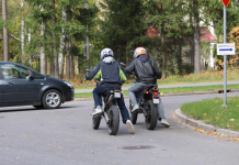 Liikenneturvalta tärkeä muistutus mopovanhemmille!