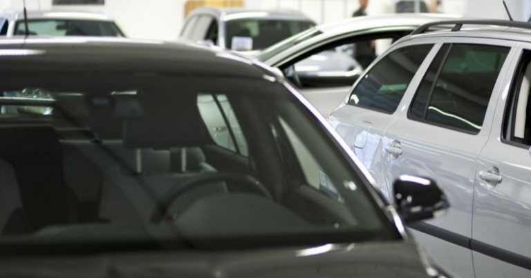 Rekisteröinti: Uusien autojen tilausten surkea tilanne hidastaa autokannan uusiutumista