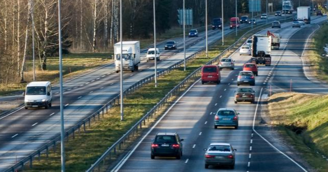 Tieliikenteestä kerättiin viime vuonna noin 7,6 miljardia euroa verotuloina!
