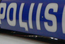 Onneksi tästä autosta irtosi vain yksi pyörä