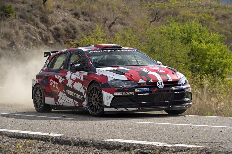 Volkswagenin R5-ralliauto mukana Espanjan MM-rallissa