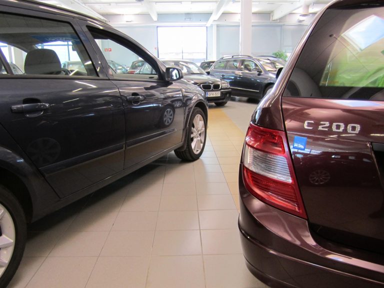 Käytettyjen autojen myynti kasvoi helmikuussa — katso tästä kolme suosituinta merkkiä ja mallia