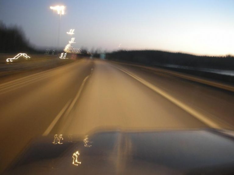 Harva autoilija välttynyt lasivahingoilta — pienellä teolla pienentää riskiä merkittävästi