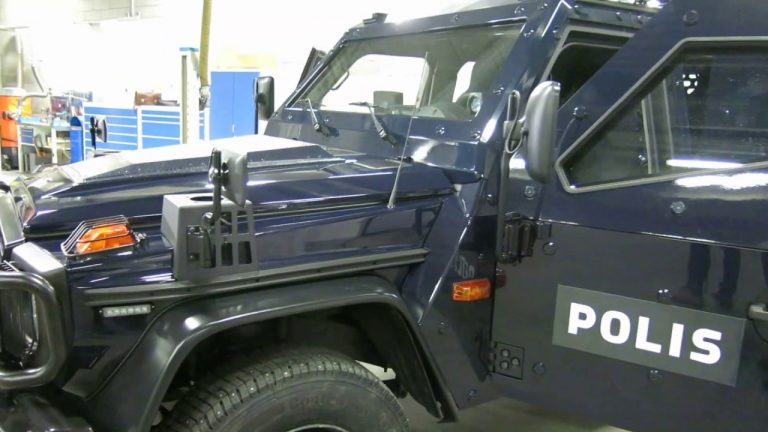 Älä säikähdä näitä poliisi-Mersuja! — ne ovat käytössä myös päivittäisessä partioinnissa
