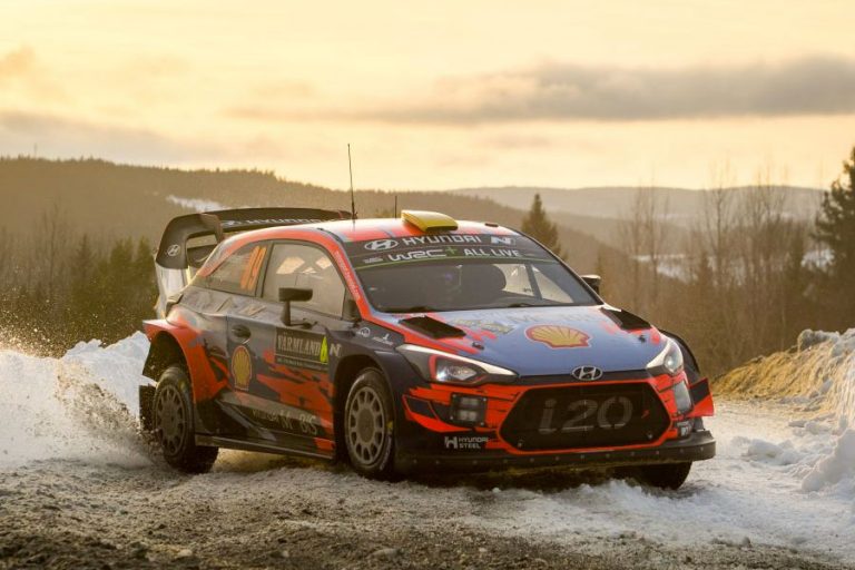 WRC: Ruotsin rallin kakkospaikasta taistellaan vimmatusti