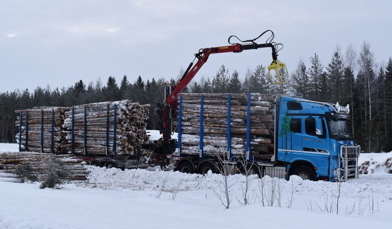 Sähköavusteinen tukkirekka otettu käyttöön Keski-Suomessa — tehohuippu 900 hv!