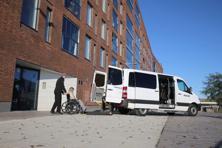 Uusi yritys hoitaa Uudenmaan ja Helsingin kela-taksit huhtikuun alusta Uusi yritys hoitaa Uudenmaan ja Helsingin kela-taksit huhtikuun alusta