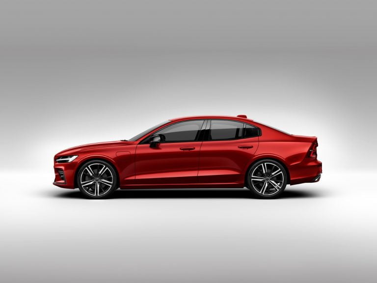 Uuden Volvo S60 -sedanin ennakkomyynti alkaa — ensimmäiset toimitukset kesällä