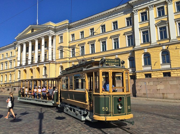 Nyt Helsingissä pääsee 110-vuotiaan raitiovaunun kyytiin