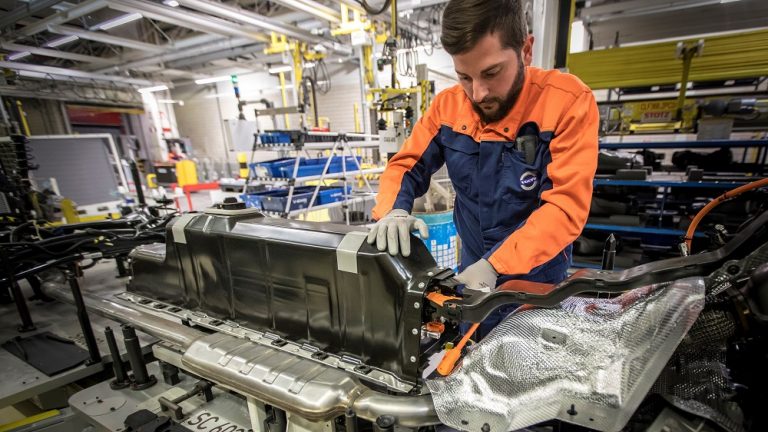 Akkujen saatavuus Volvon tuleviin sähköautomalleihin varmistettu