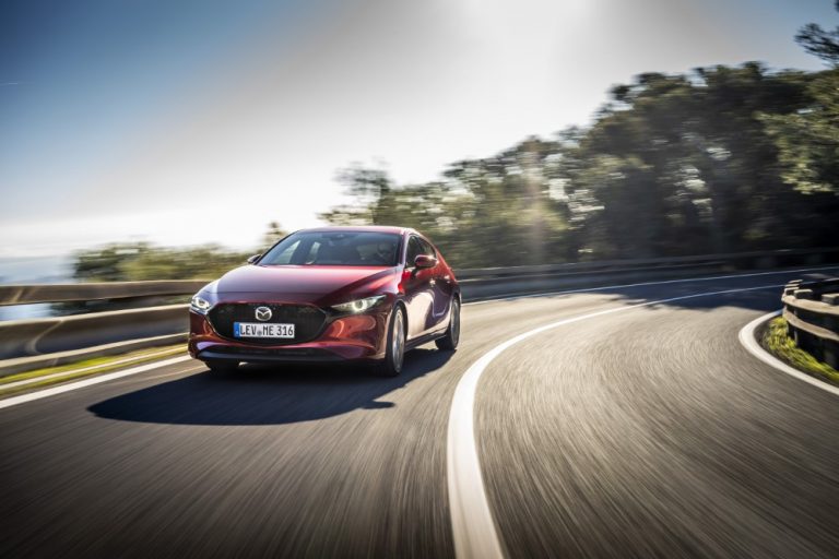 Mazdan uuden Skyactiv-X-moottorin myynti alkaa — moottorissa yhdistyy bensiini- ja dieselmoottorin edut