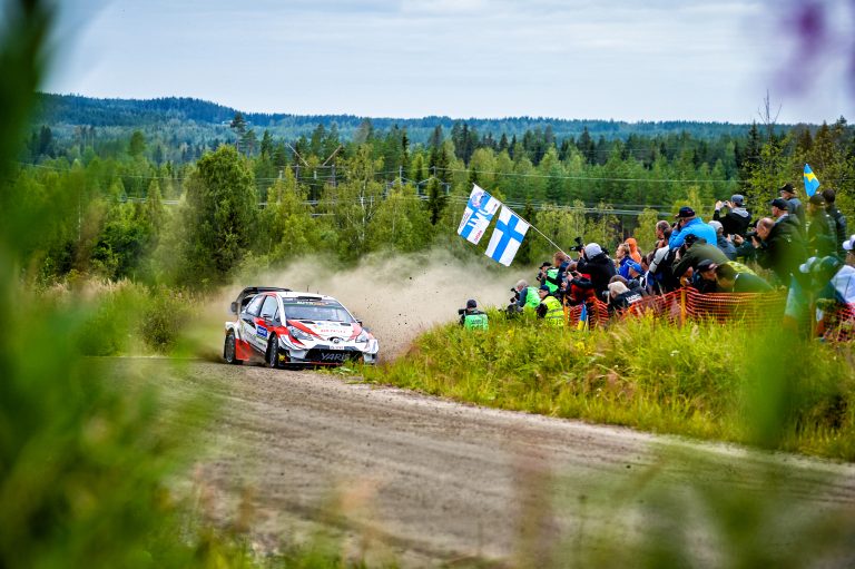WRC: Harvinaista herkkua — kaksi suomalaista MM-rallin palkintopallilla