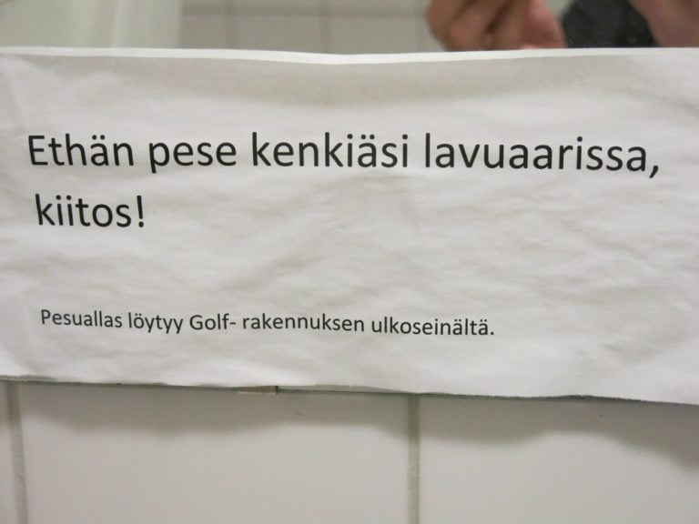 Päivän kuva: Ethän pese kenkiäsi lavuaarissa, kiitos!