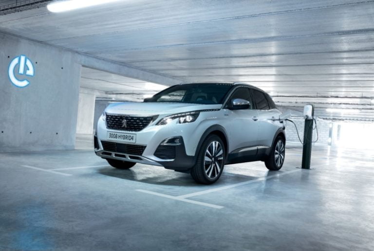 Uusi pistokehybridi: Peugeot 3008 GT Hybrid4 — kaikkien aikojen tehokkain Peugeot