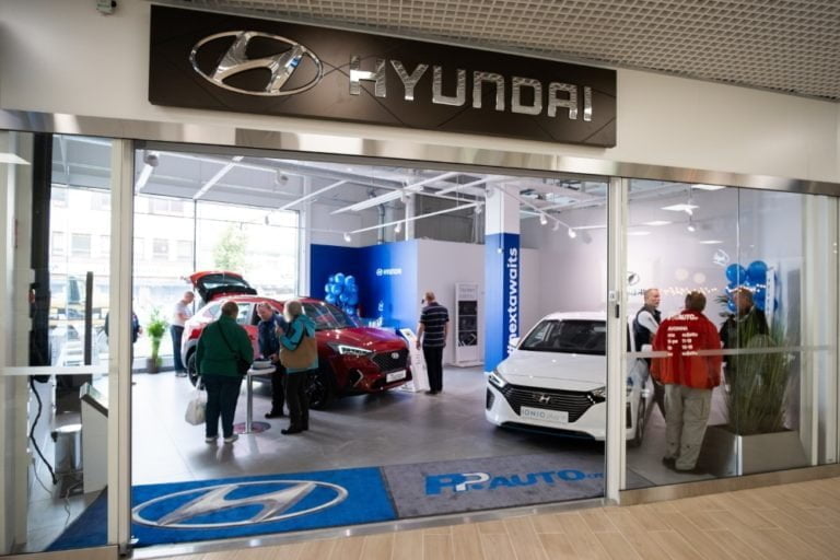Hyundai avasi uudenlaisen esittelytilan Lohjan Kauppakeskus Loheen
