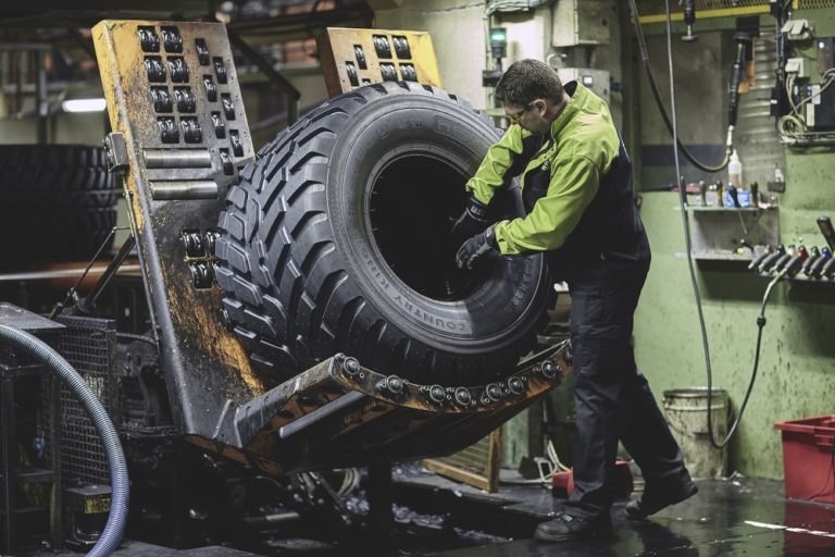 Nokian Raskaat Renkaat Oy:n muutosneuvottelut Nokian-tehtaalla päättyivät