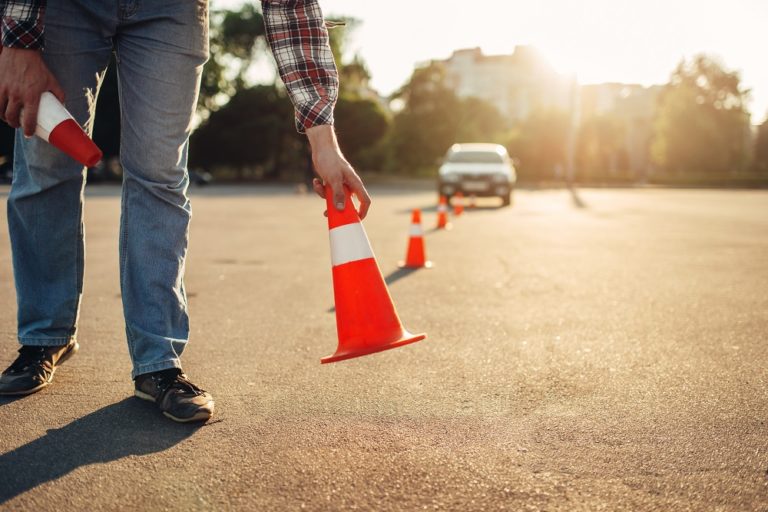 Liikenneopettajat: Ajokorttilaki saatava kuntoon — opetuspainotteinen malli takaisin ja laiton kaupallinen opetuslupaopetus kitkettävä