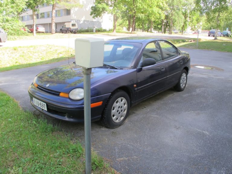 Poliisi kaipaa katoamistapaukseen liittyen havaintoja tästä Chrysler Neon -autosta