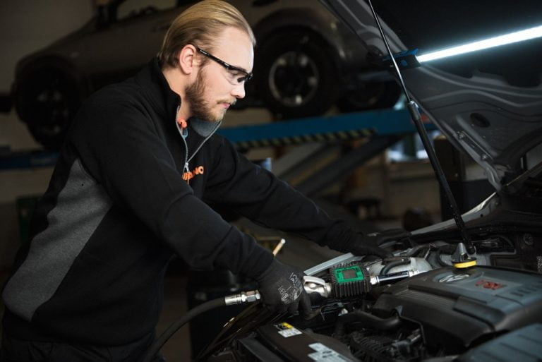 Auto noudetaan huoltoon ja tilalle tuodaan sijaisauto