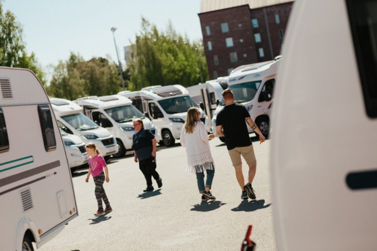 Matkailuautojen kysyntä räjähti huhtikuussa 275 prosenttia!