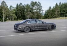 Uusi Mercedes-Benz S -sarjalainen tuo uutta turvatekniikkaa takapenkkiläisille