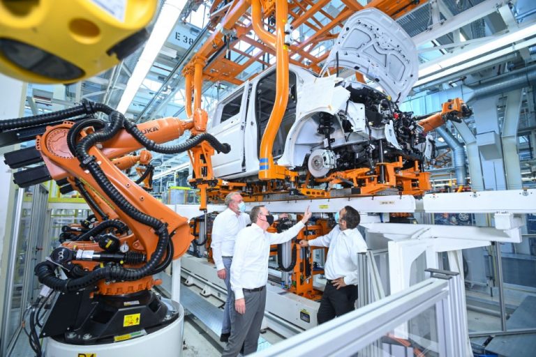 Volkswagen Hyötyautojen tehtaalla valmistaudutaan jo sähköautoihin