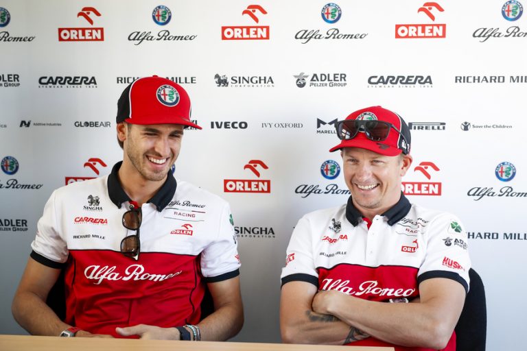 F1: Nyt se varmistui — Kimi Räikkönen jatkaa vielä vuoden Alfa Romeon kanssa