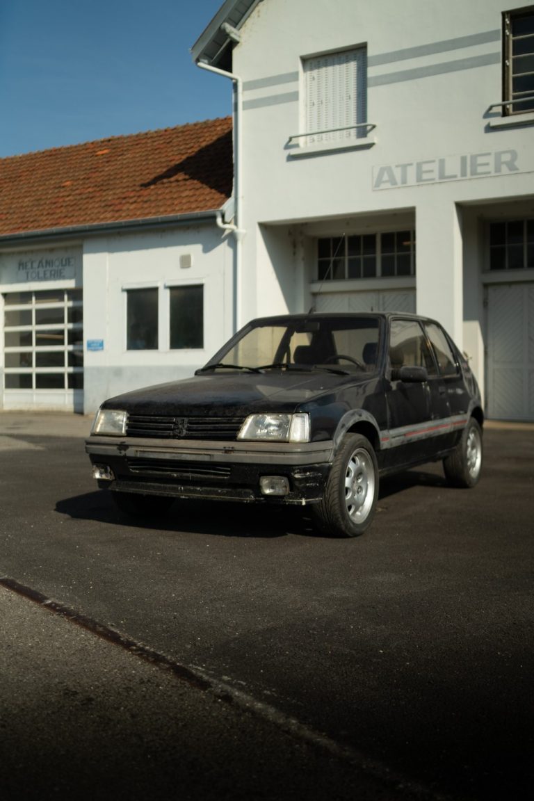 Peugeotin historiaa vaaliva seura aloittaa vintageautojen restauroinnin