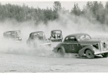 Päivän autourheilukuva: Kilpa-ajot 1950-luvulla Harapaisen raviradalla