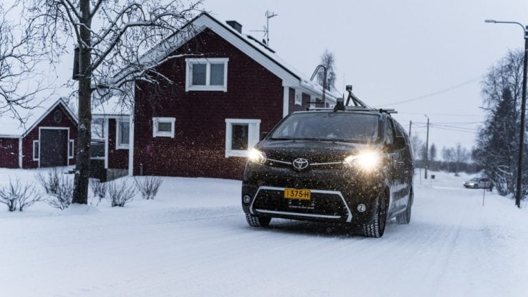 Suomalaisen itsestään ajavan ajoneuvon ohjelmisto testataan Lapin talviolosuhteissa