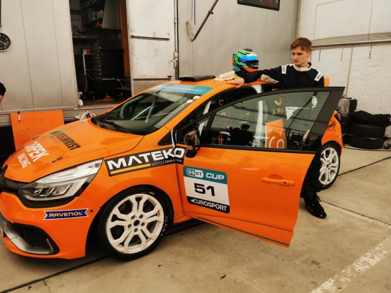 Juuso Panttila ajoi neljänneksi Renault Clio -sarjassa Slovakiassa