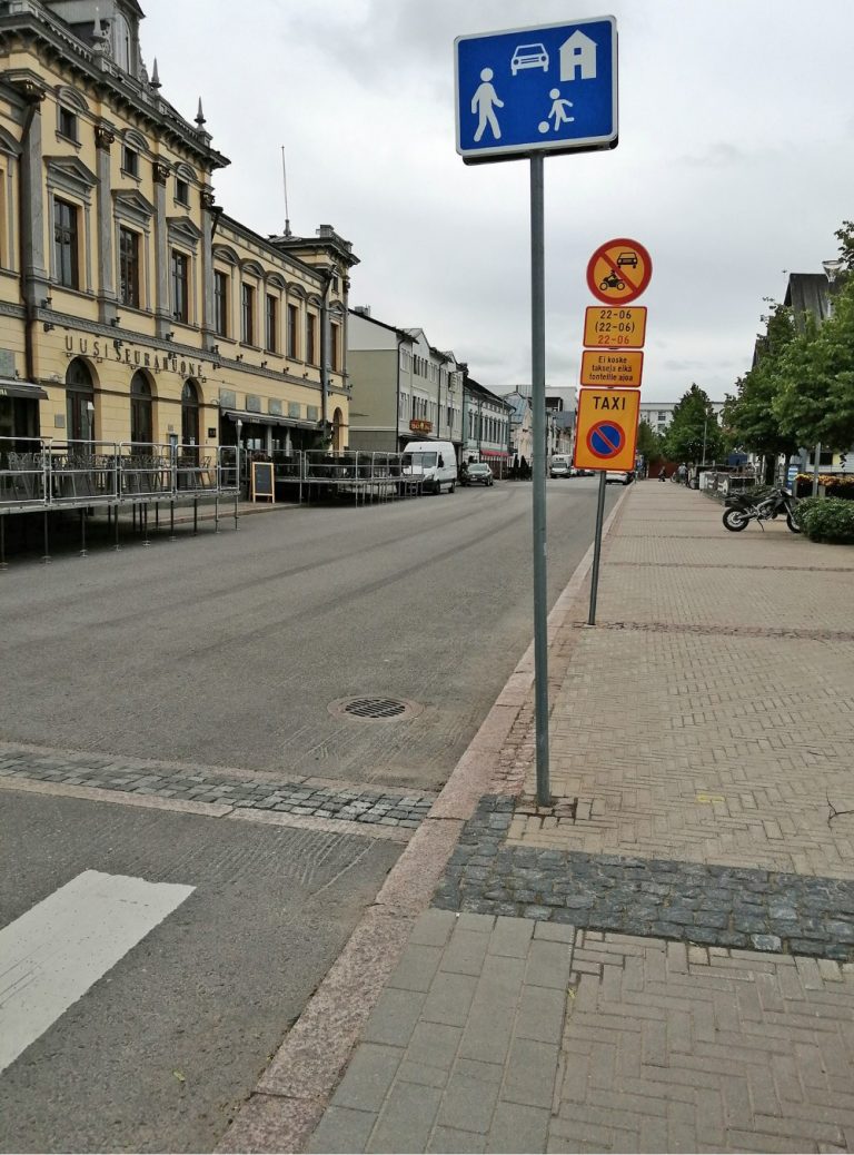 Uusia liikennerajoituksia Oulun kauppatorin ympäristöön