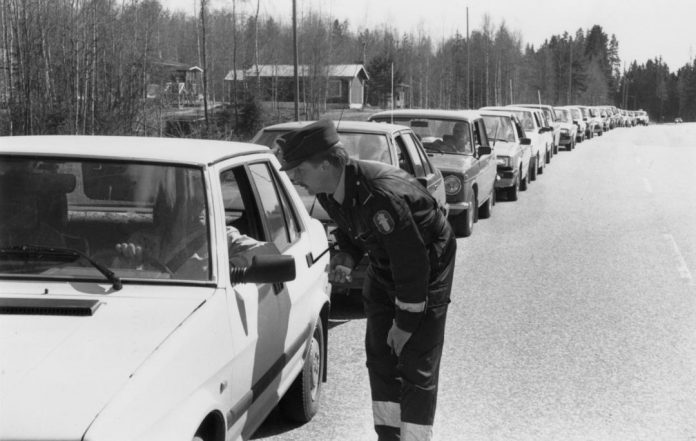 Paivan poliisikuva Liikkuva poliisi mittaritesti Nurmes Kuva Sanomalehti Yla-Karjala Nurmeksen museo