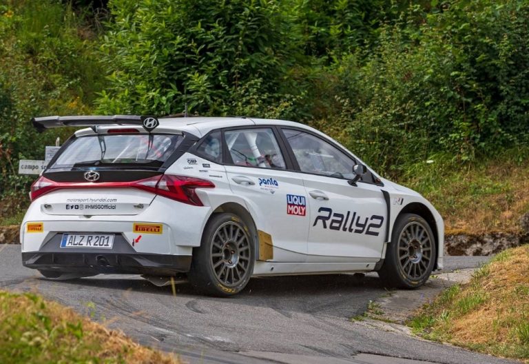 Jari Huttunen Hyundain uudella autolla Belgian MM-ralliin