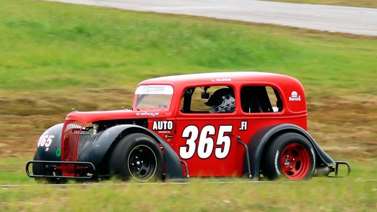 Luka Nurmesta kotimaisen rata-autoilun Legends-sarjan mestari