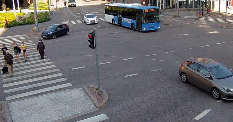 Suomalaisyritykset lupaavat poistaa liikennevalojen älykkäällä ohjauksella 4 % liikennepäästöistä