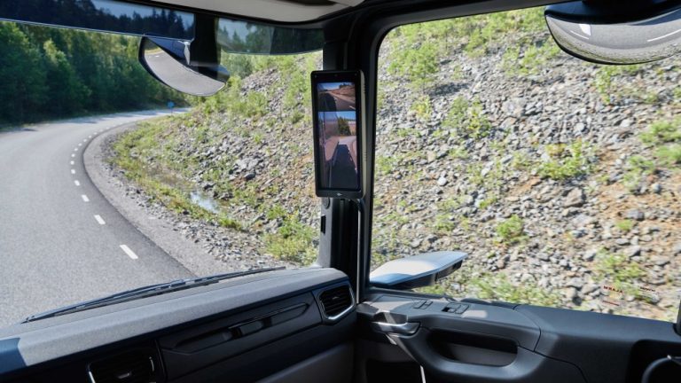 Scania tuo digitaaliset taustapeilit ja uudet sisustusvaihtoehdot