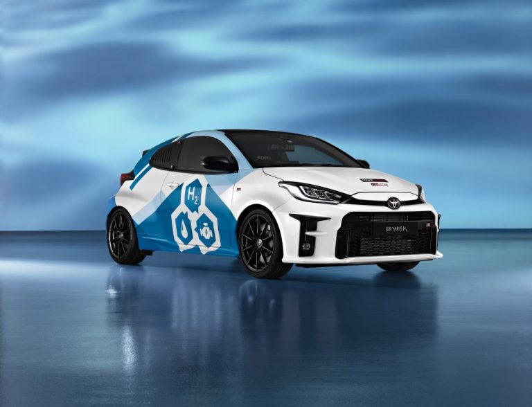 Toyotalta erikoinen ratkaisu: Vetykäyttöinen polttomoottoriauto