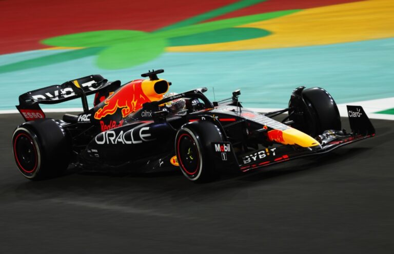 F1: Red Bullit Abu Dhabin kisan eturiviin