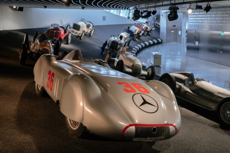 Päivän urheiluauto: Mercedes-Benz W 25 Avus vuodelta 1937 — huippunopeus 380 km/h