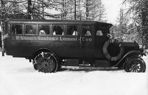 Päivän linja-auto: Melkein sata vuotta sitten Hämeenlinnasta Evoon kulkenut bussi