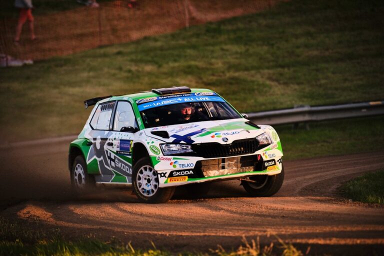 WRC: Tiukkaa taistelua Viron MM-rallin WRC2-luokassa