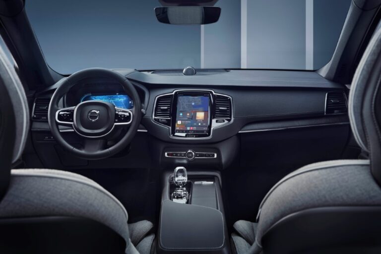 Volvoissa toimii nyt myös Apple CarPlay