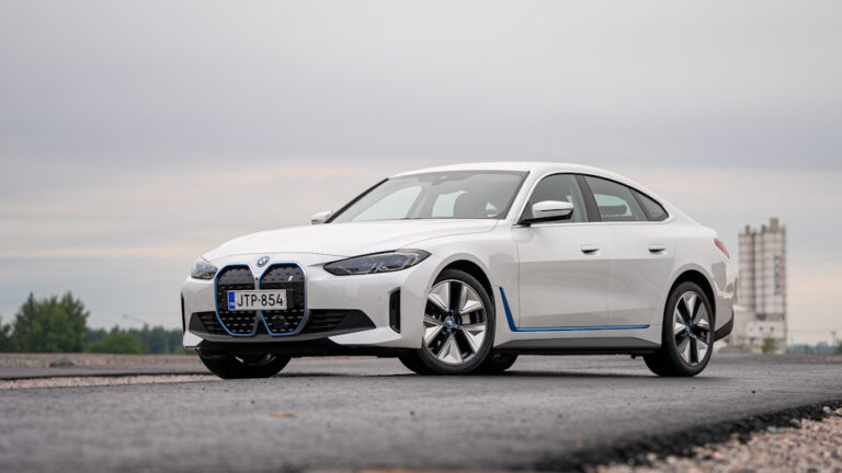 Autotoday testasi: BMW i4 eDrive40 – ajamisen iloa ja odotuksien lunastelua