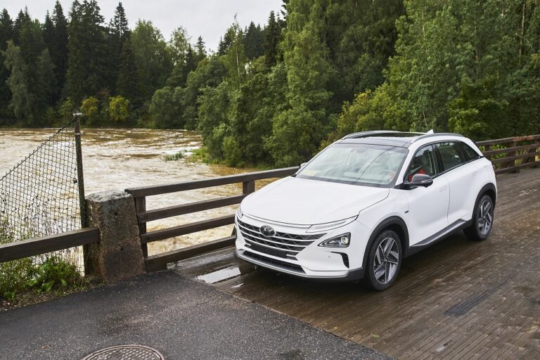 Vetypolttokennoauto Hyundai Nexo myyntiin myös Suomessa — autoa pääsee kokeilemaan koeajokiertueella